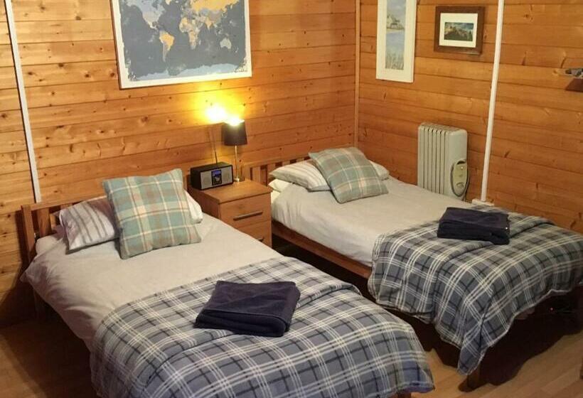 בקתת חדר, The Theberton Lion