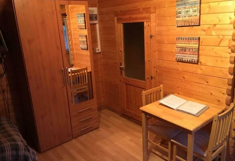 בקתת חדר, The Theberton Lion