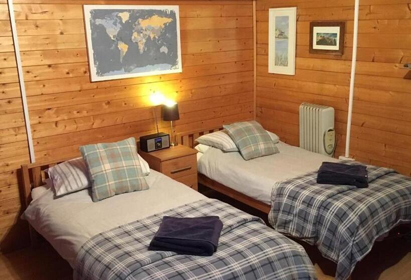 בקתת חדר, The Theberton Lion