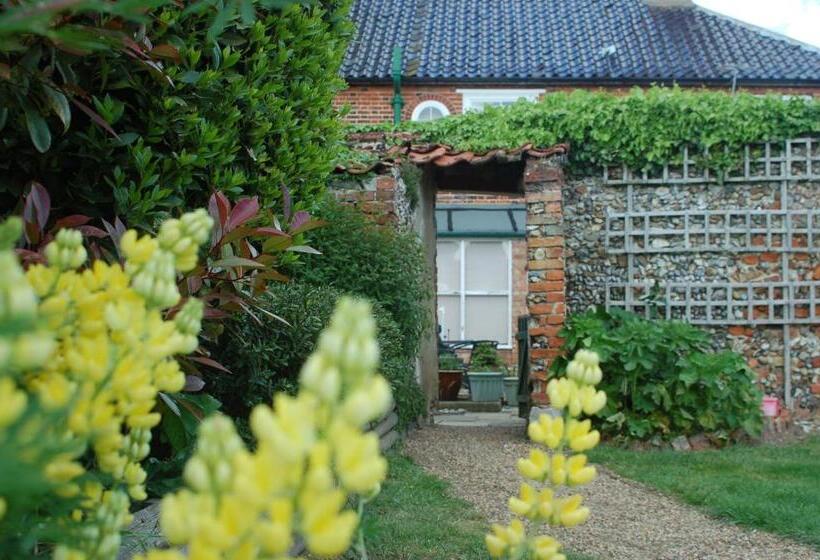 בקתת חדר, The Theberton Lion