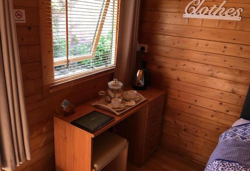 בקתת חדר, The Theberton Lion