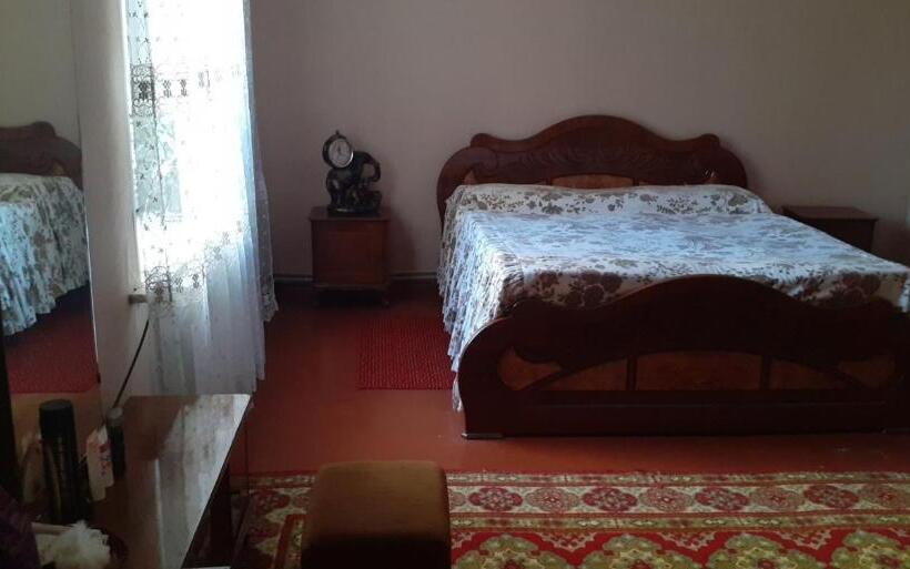 اتاق ساده سه‌ نفره, Guest House Otilia