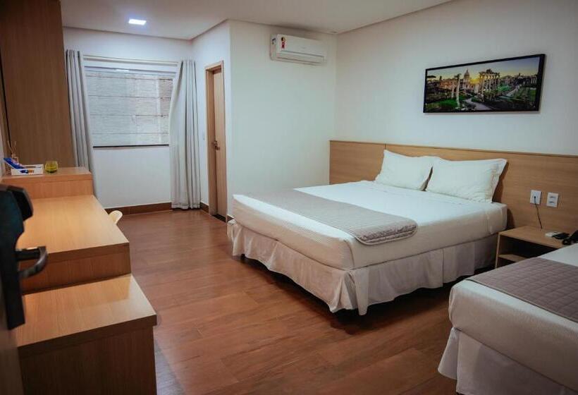 חדר סטנדרט לשלושה עם נוף לגינה, Roma