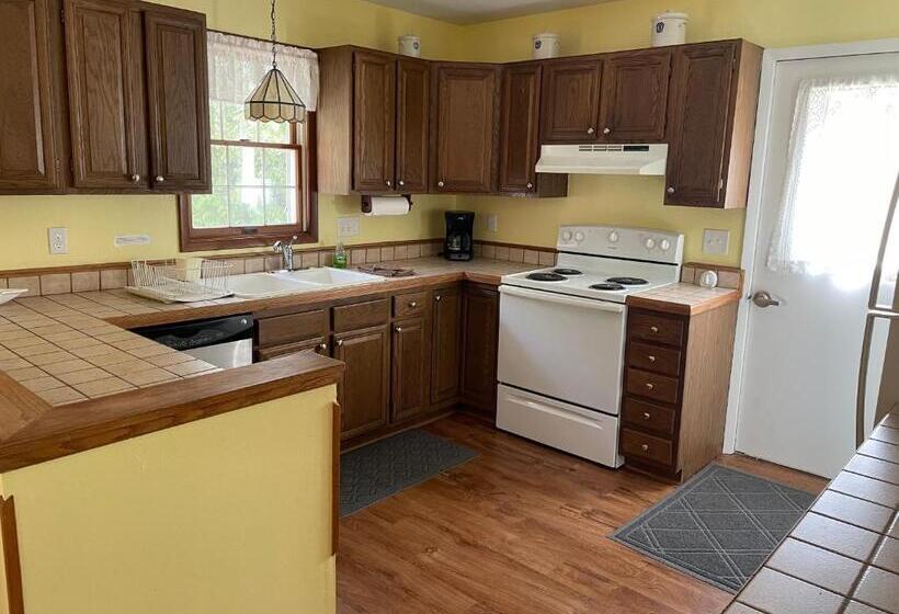 جناح, Parkside Inn