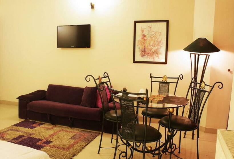 استودیوی استاندارد, Maisonette Firhill Resort
