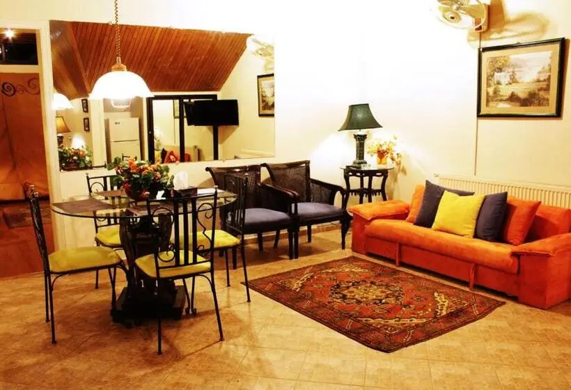 سوئیت پرزیدنت, Maisonette Firhill Resort