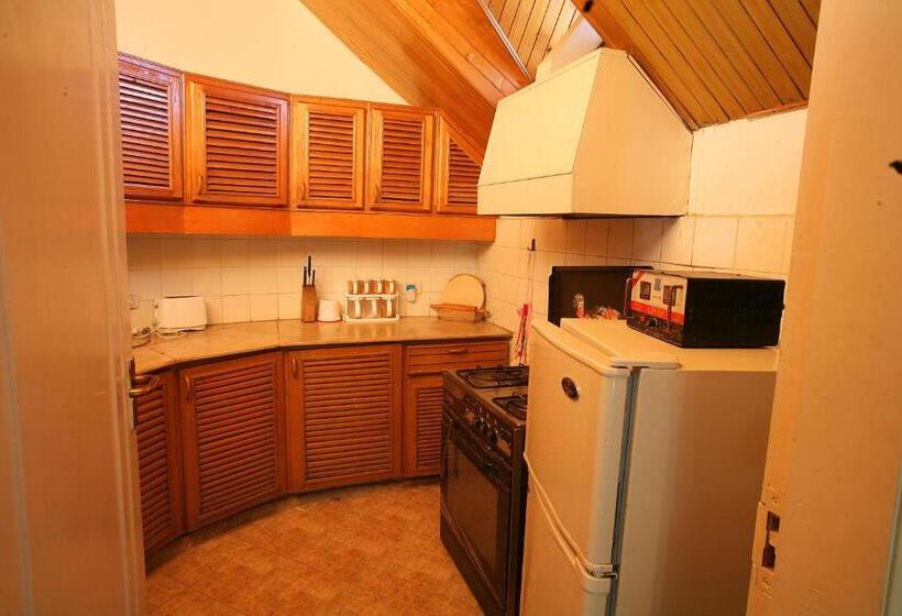 سوئیت پرزیدنت, Maisonette Firhill Resort