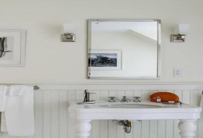 סוויטה משפחתית, The White Hart