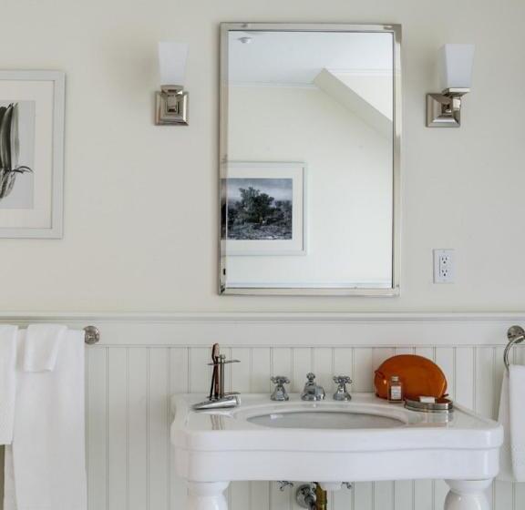 סוויטה משפחתית, The White Hart