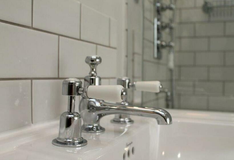 غرفة قياسية, Five Alls