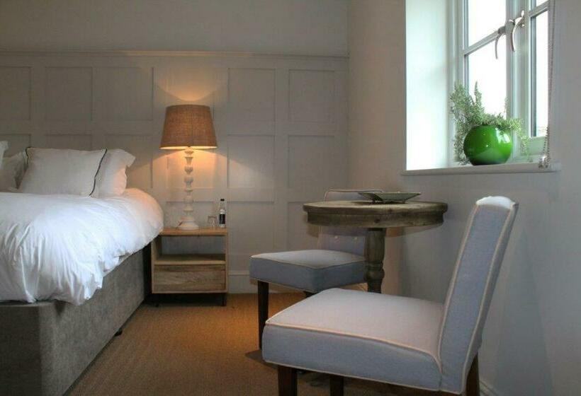 غرفة قياسية, Five Alls