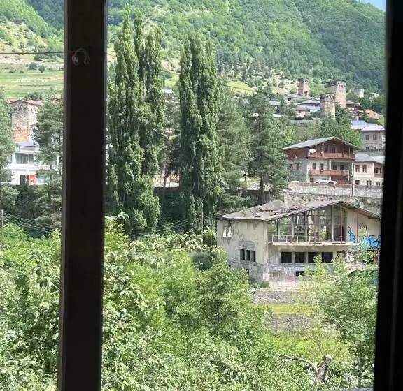 اتاق استاندارد چهارنفره با چشمانداز باغ, Mushkudiani Manor
