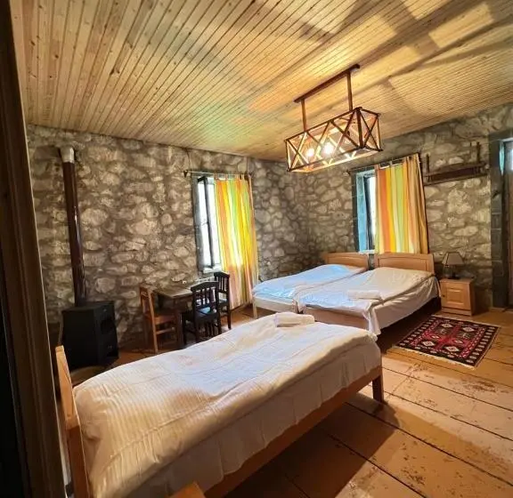 اتاق لوکس سه تخته, Mushkudiani Manor