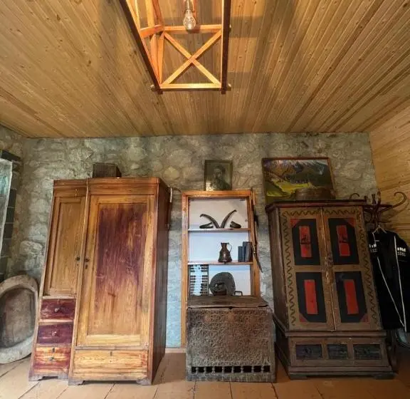 اتاق لوکس سه تخته, Mushkudiani Manor