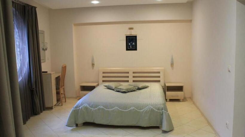 バルコニー付きスタンダードトリプルルーム, Stela Guest House