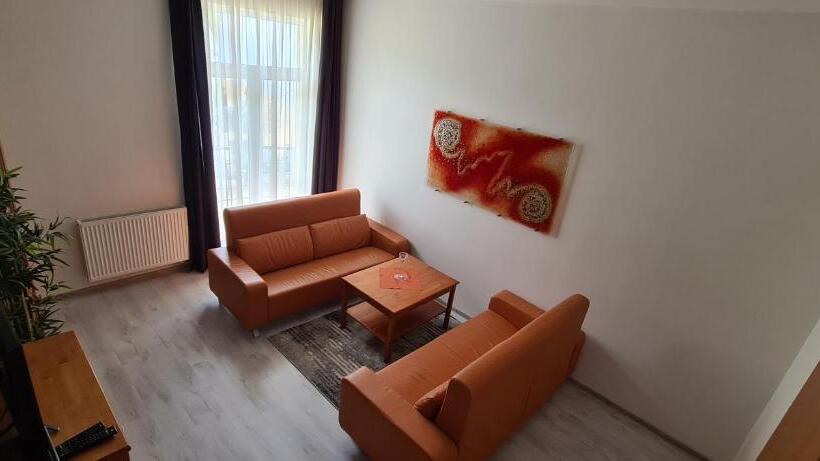 침실 1개 아파트, Port Club Pension & Restaurant