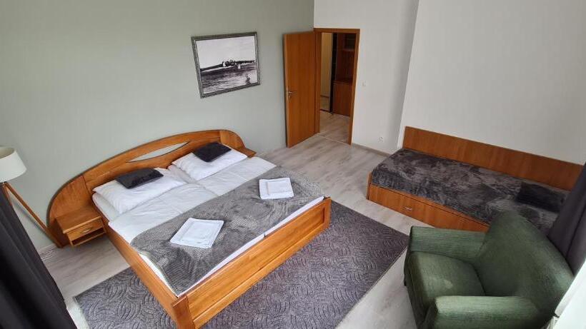 침실 1개 아파트, Port Club Pension & Restaurant