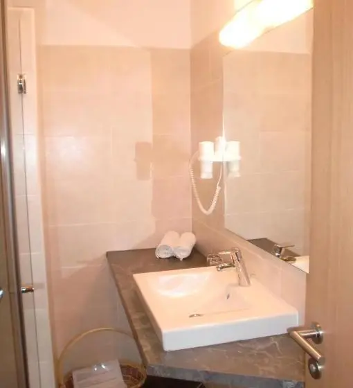 استودیوی استاندارد, Residence Viktoria
