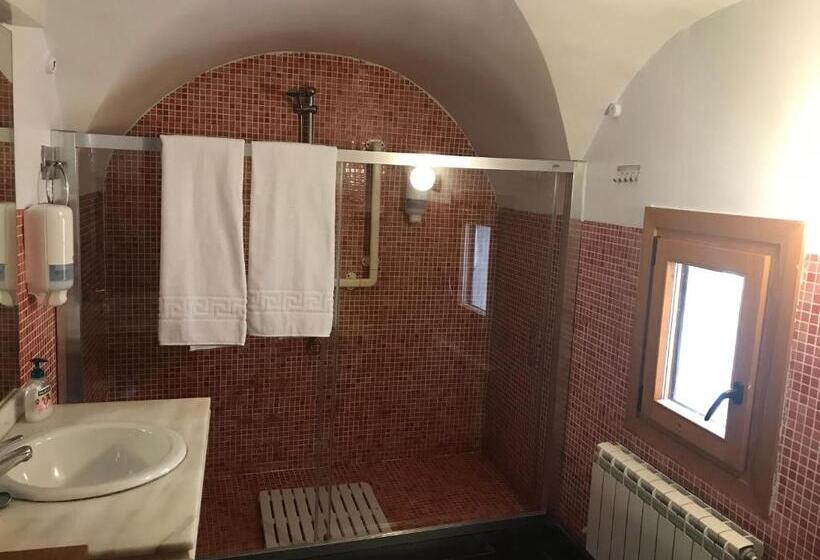 اتاق استاندارد سه نفره, Albergue Las Veletas