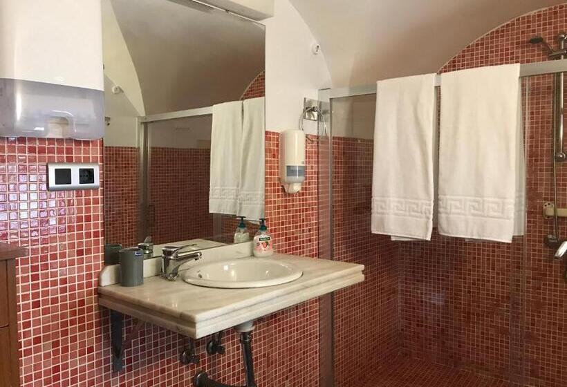 اتاق استاندارد سه نفره, Albergue Las Veletas