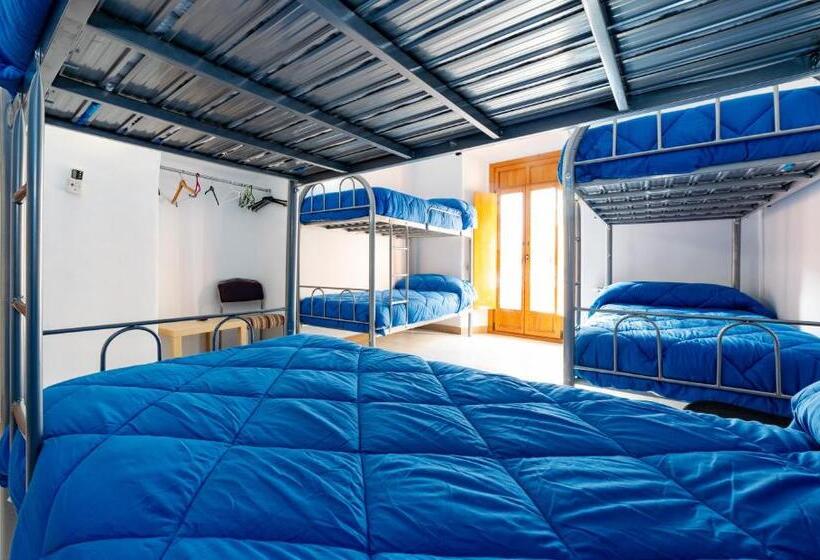 اتاق چهار تخته با دستشویی مشترک, Albergue Las Veletas