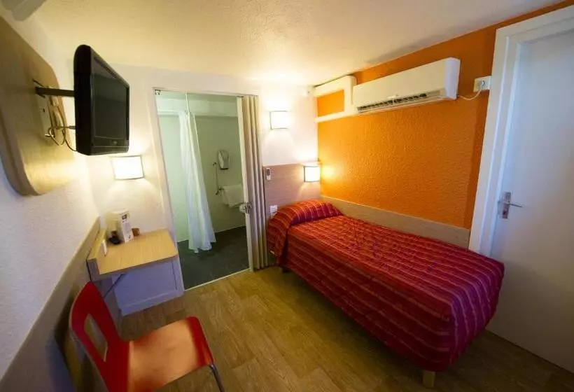 اتاق استاندارد چهار تخته, Hôtel Olivet, Orléans Sud