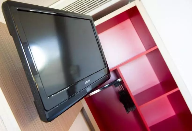 اتاق استاندارد چهار تخته, Hôtel Olivet, Orléans Sud