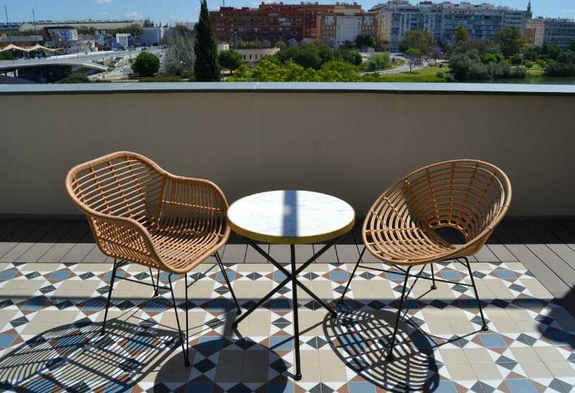 اتاق اجرایی, Ribera De Triana Reopening!