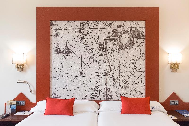 اتاق استاندارد سه نفره, Ribera De Triana Reopening!