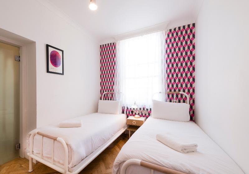 חדר קלאסי, The California