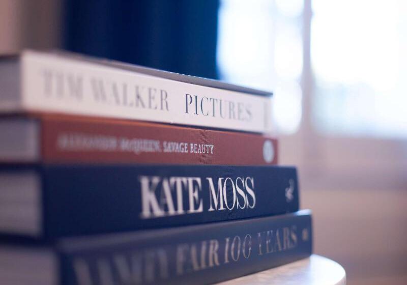 带大床的标准间, The Trafalgar St. James London, Curio Collection By Hilton