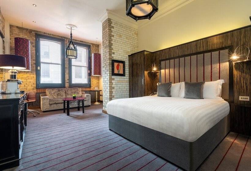 سوییت اجرایی, The Trinity City