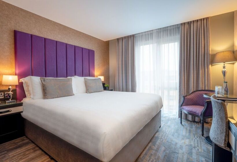 اتاق لوکس, The Trinity City