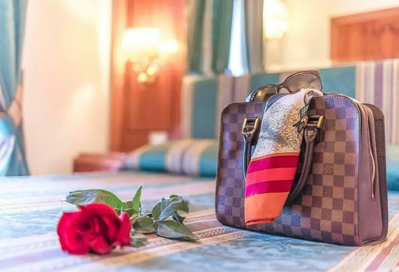 スタンダードルーム, Raeli Hotel Lux