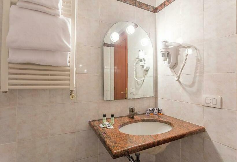 غرفة قياسية, Raeli Hotel Lux