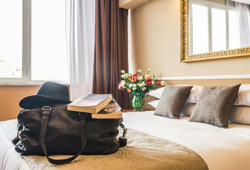 غرفة سوبيريور مطلة على المدينة, Raeli Hotel Lux