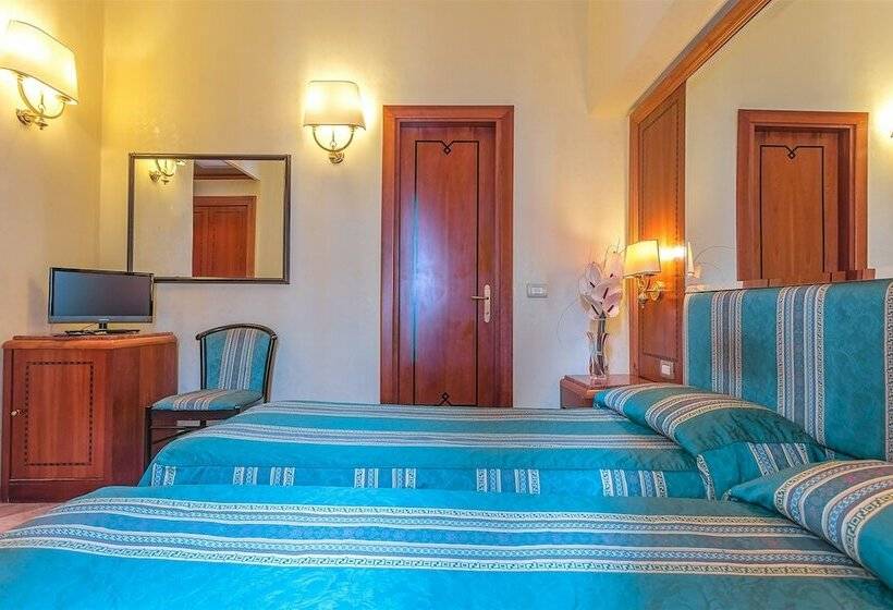 غرفة قياسية ثلاثية, Raeli Hotel Lux