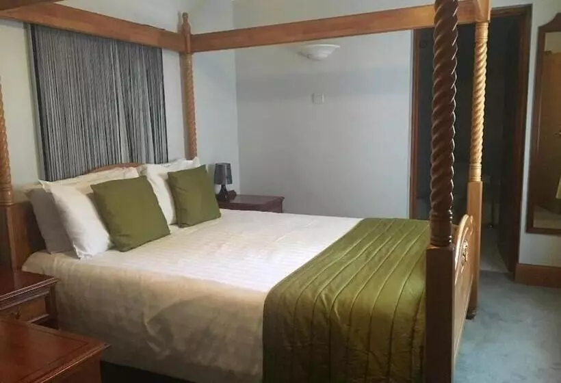 Deluxe Room, Sorrento Hotel & Restaurant
