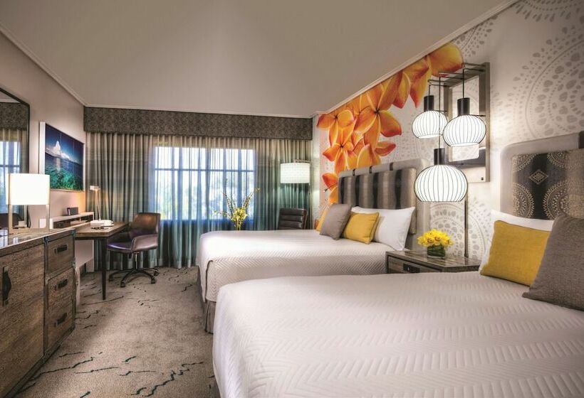 اتاق کلاب, Universal's Loews Royal Pacific Resort