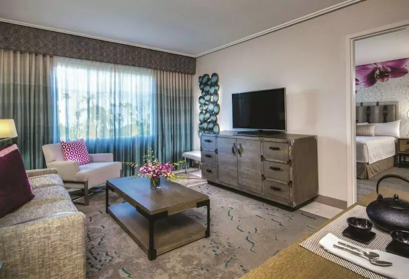 سوییت, Loews Royal Pacific Resort at Universal Orlando