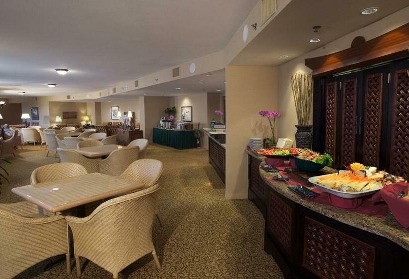 חדר קלאב עם מיטת קינג, Universal's Loews Royal Pacific Resort