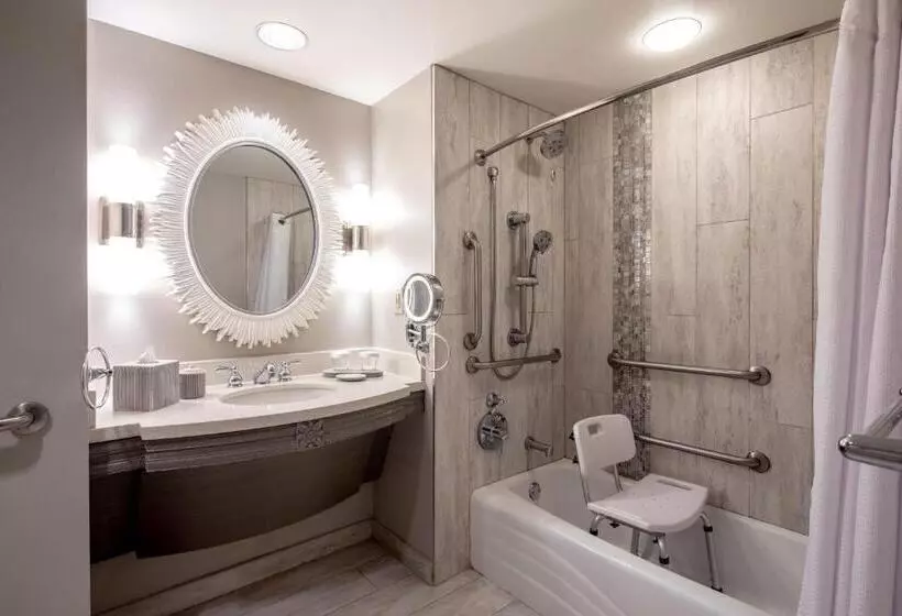 اتاق استاندارد برای معلولان, Loews Royal Pacific Resort at Universal Orlando