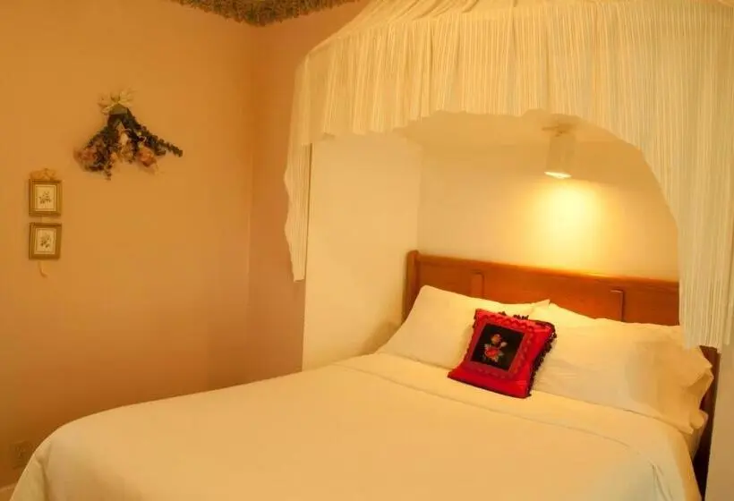 スイート, Port Albert Inn