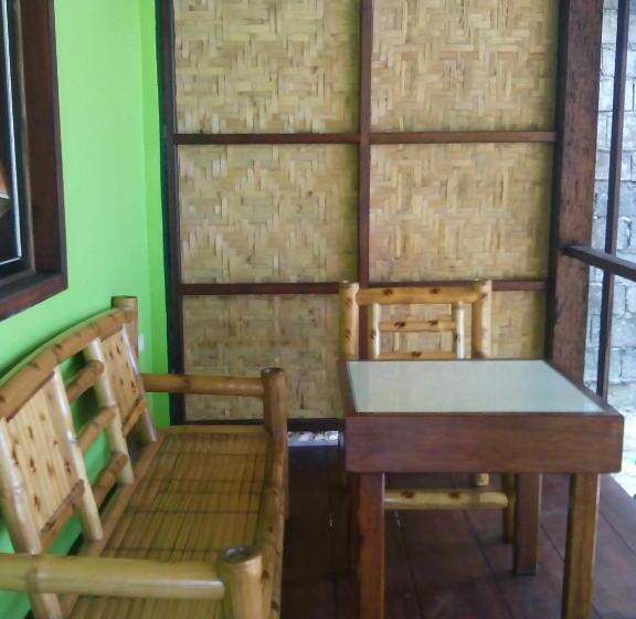 بانگلوی استاندارد, Eddie S Beach Resort Siargao