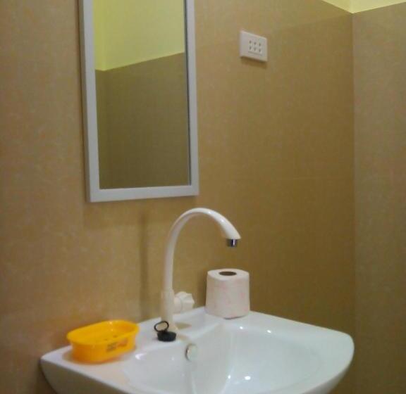 بانگلوی استاندارد, Eddie S Beach Resort Siargao