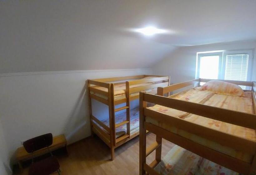 تختخواب در اتاق مشترک, Hostel Srebrenica