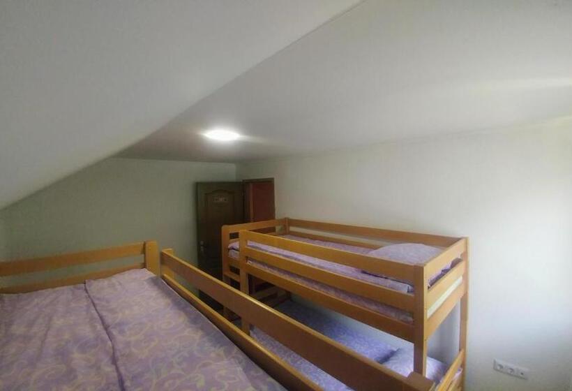 تختخواب در اتاق مشترک, Hostel Srebrenica