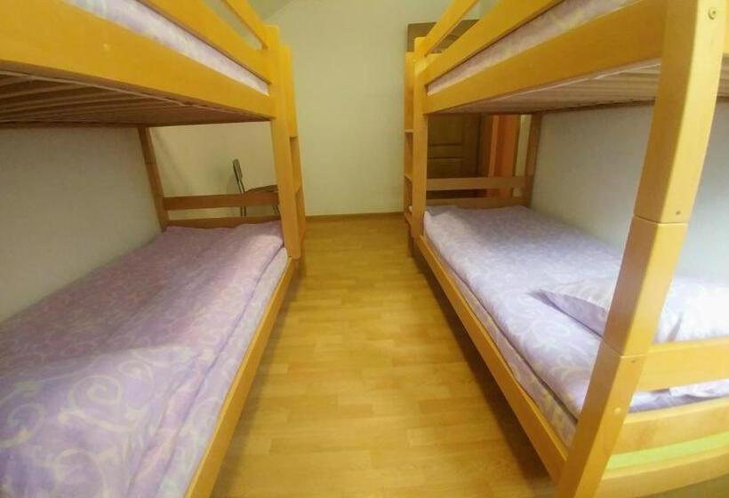 تختخواب در اتاق مشترک, Hostel Srebrenica
