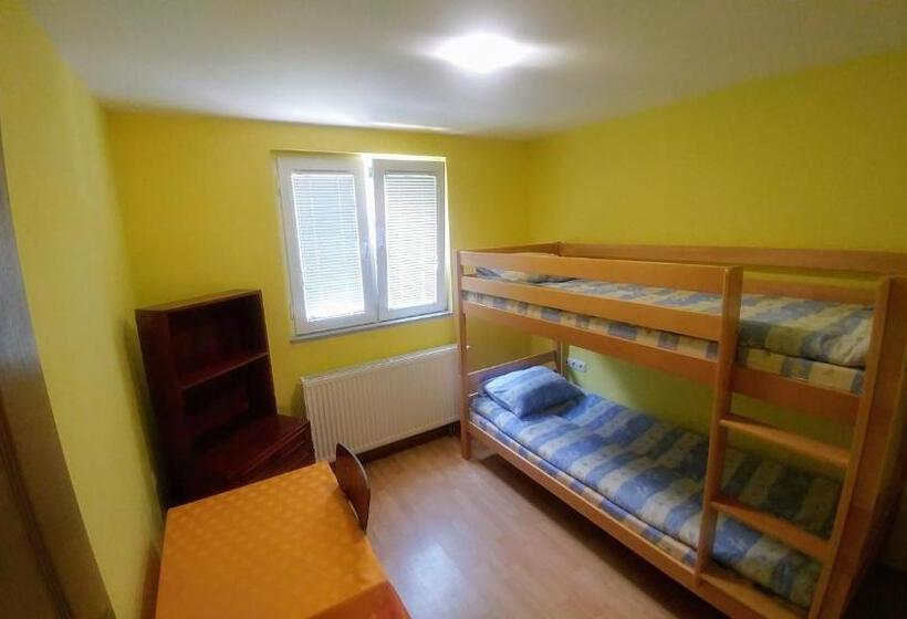 اتاق اکونومی یک تخته, Hostel Srebrenica