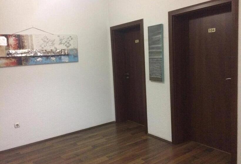 اتاق استاندارد سه نفره, Antika